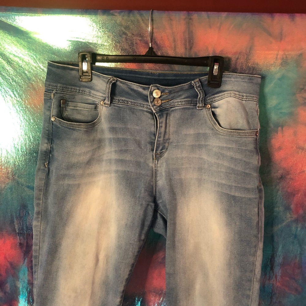 Wallflower skinny jeans light wash